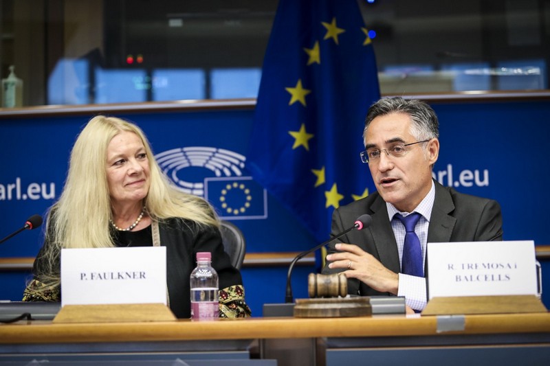Penelope Faulkner and Ramon Tremosa MEP - © European Union 2017